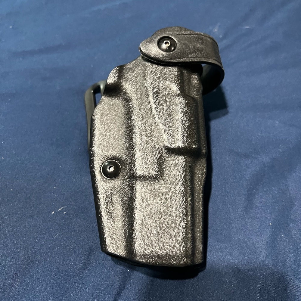 Black Safariland Glock Holster for G17/22